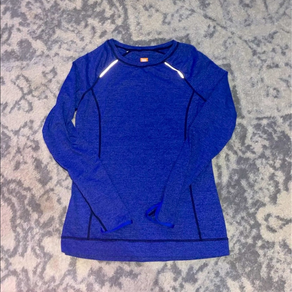 Like new! Women’s lucy top size small